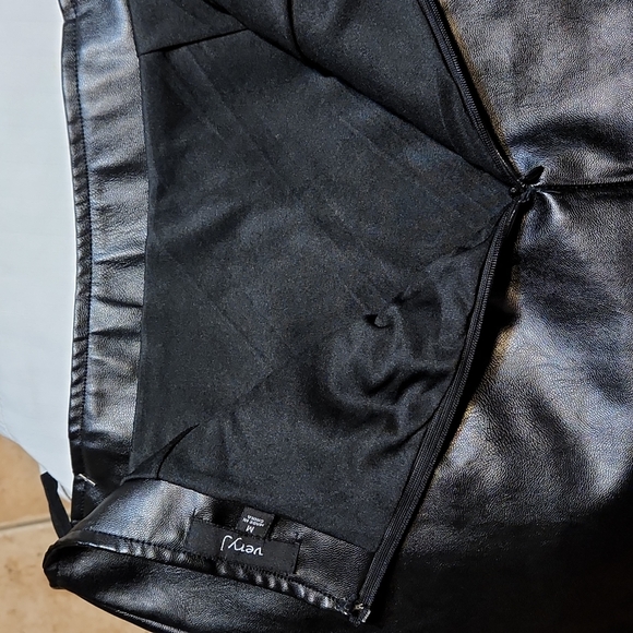 Faux Skirt Sz ( M ) - Picture 4 of 5